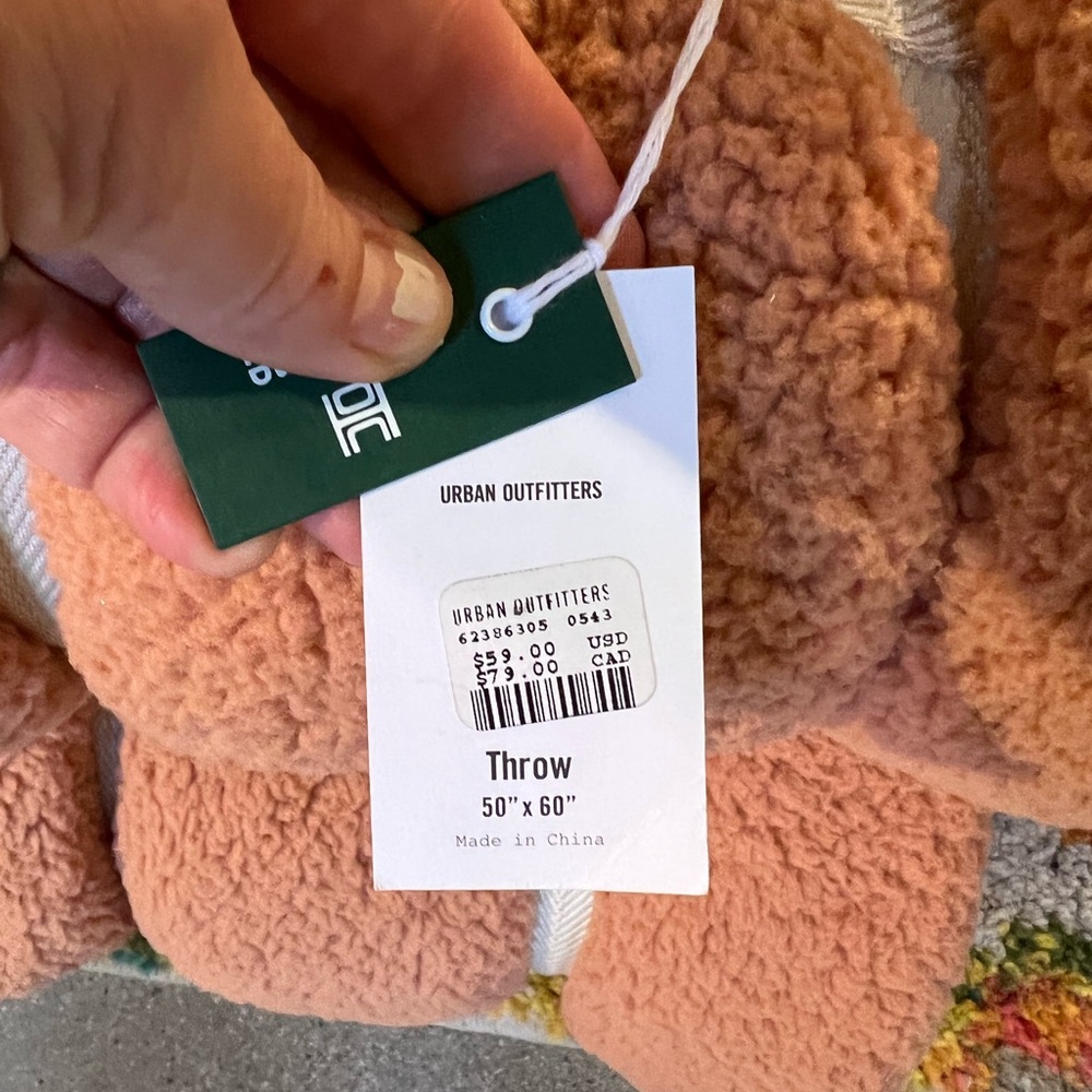 Urban outfitters teddy throw blanket not new - Picture 4 of 4